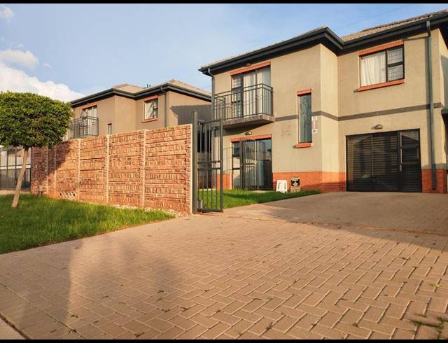 4 BEDROOM DUPLEX FOR SALE IN ALBERTSDAL